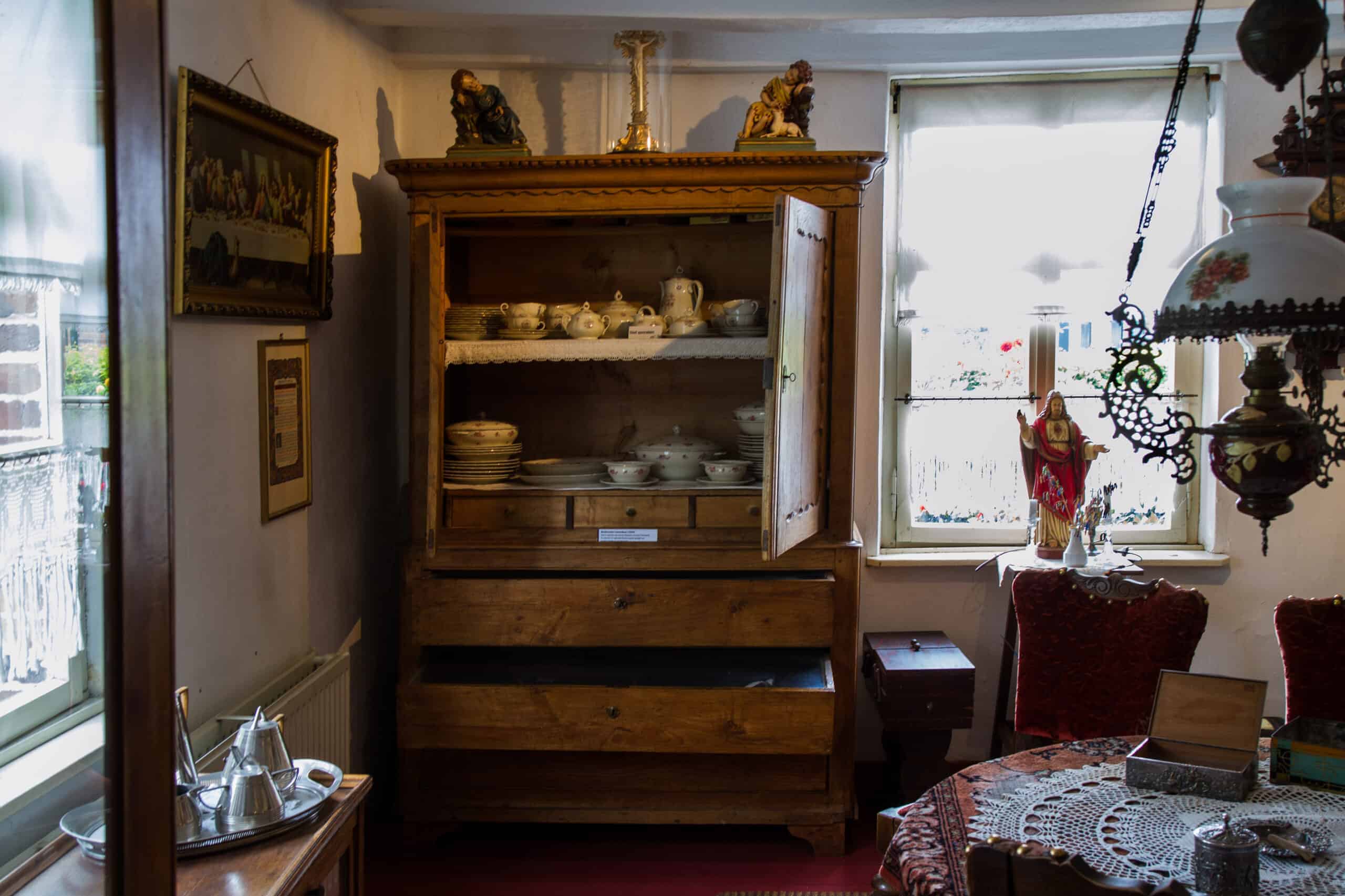 De Biedermeier Toerenkast