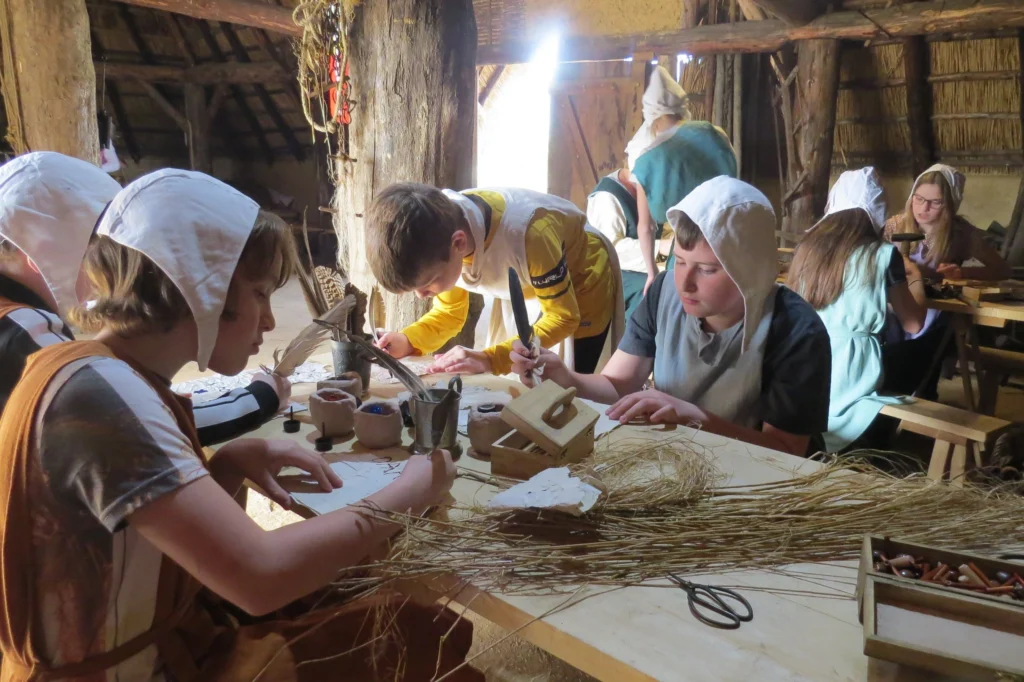 Kinderen schrijven in de middeleeuwen